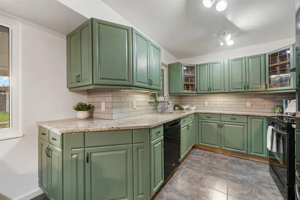 10106 Woodstock Drive Austin TX 78753