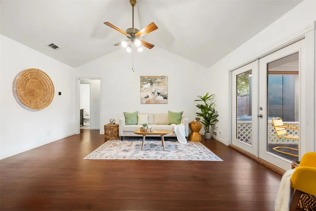 10106 Woodstock Drive Austin TX 78753