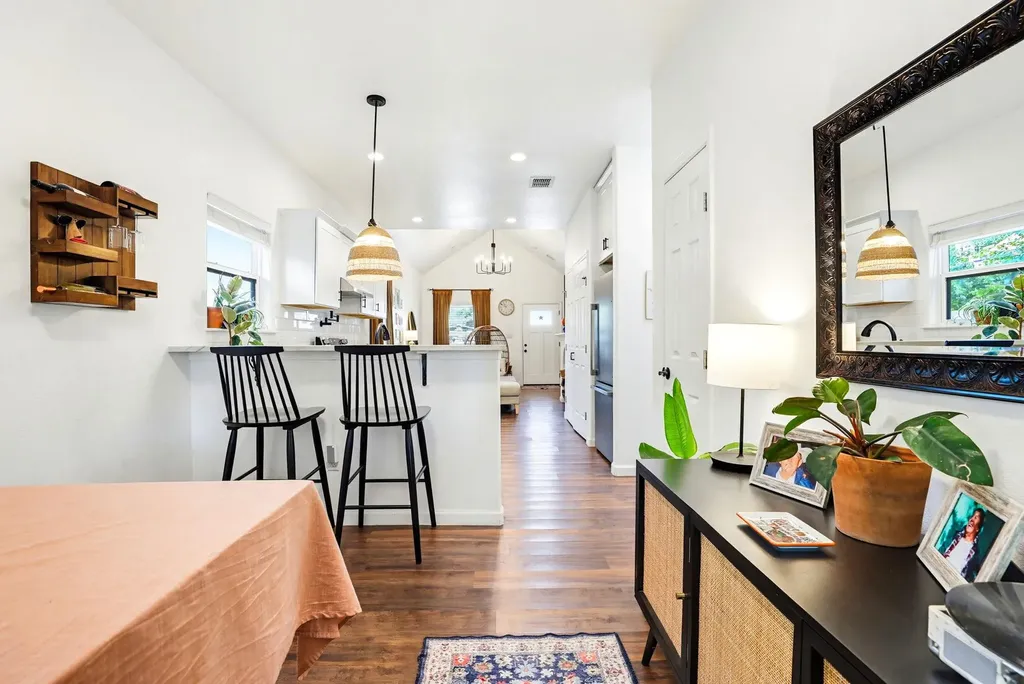 303 Pine Avenue Luling TX 78648