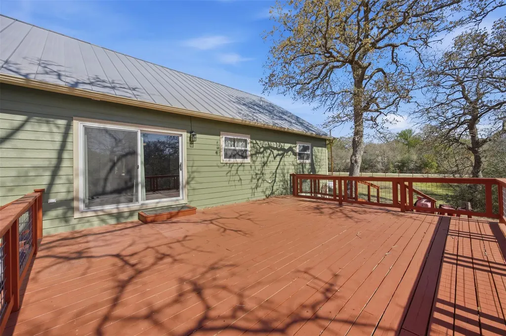 123 Meadowood Drive Elgin TX 78621