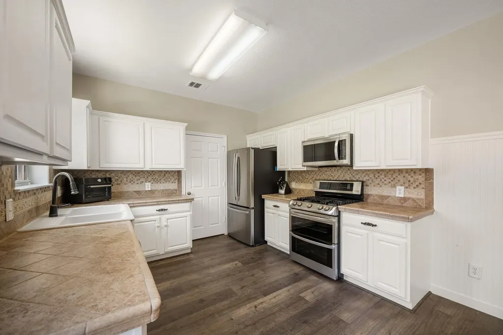 100 Tulip Cove Kyle TX 78640
