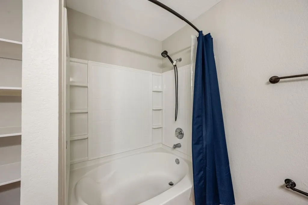 100 Tulip Cove Kyle TX 78640