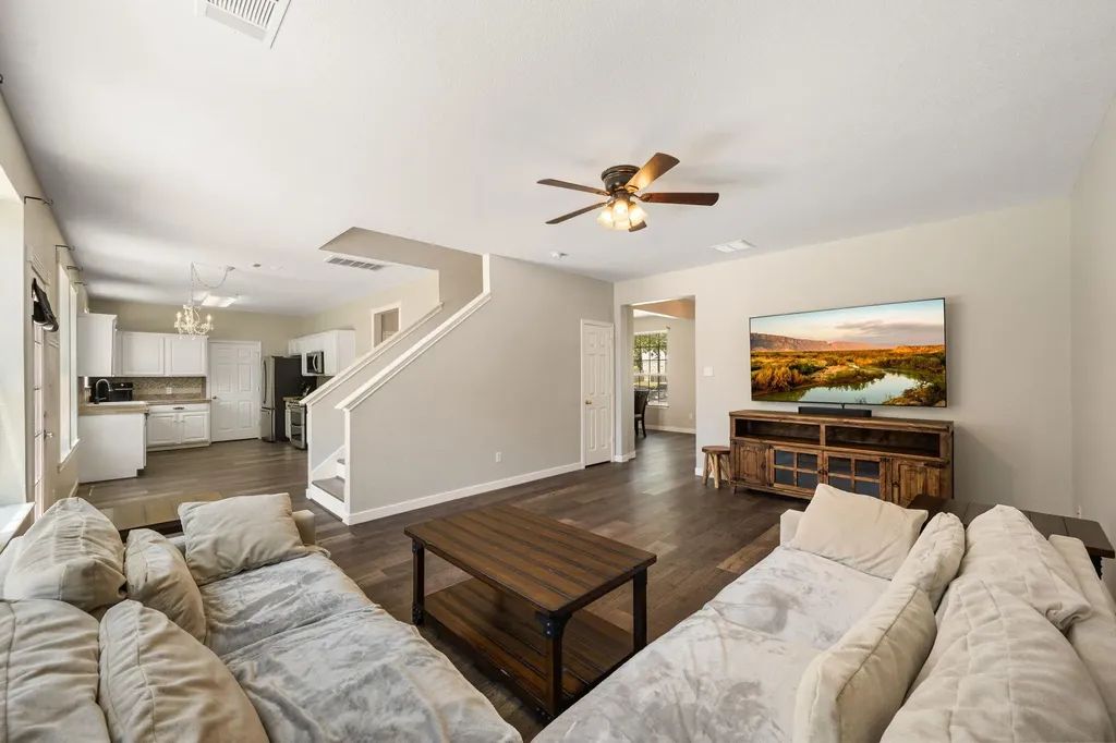 100 Tulip Cove Kyle TX 78640