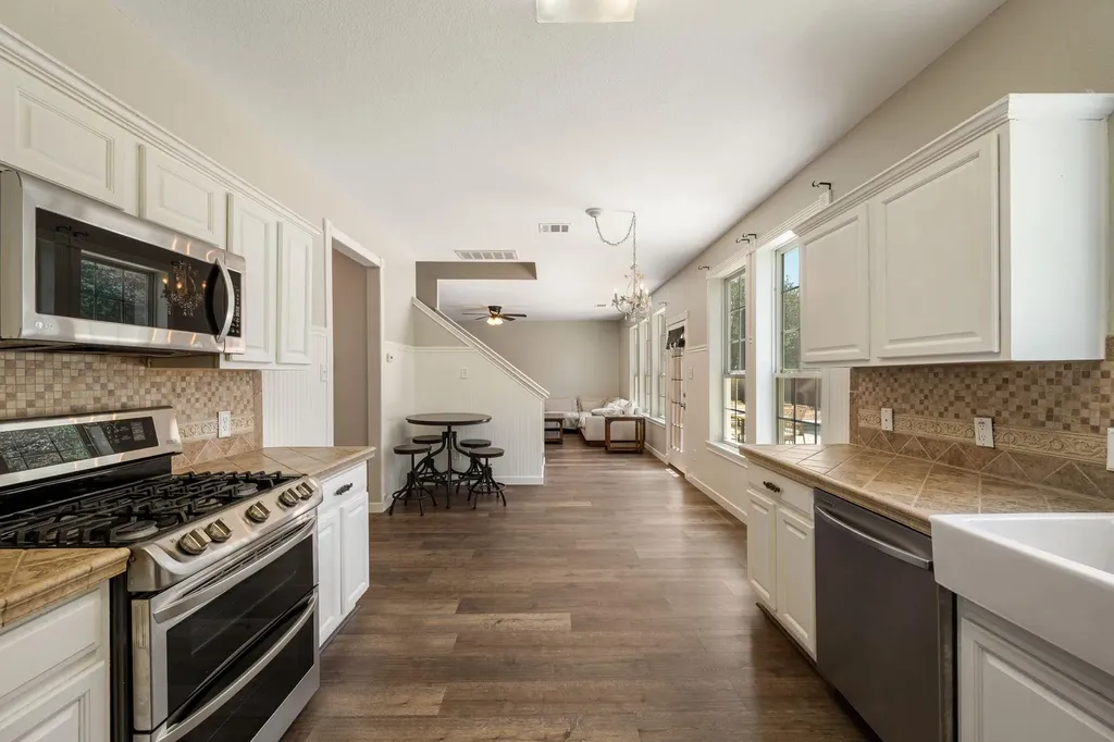 100 Tulip Cove Kyle TX 78640