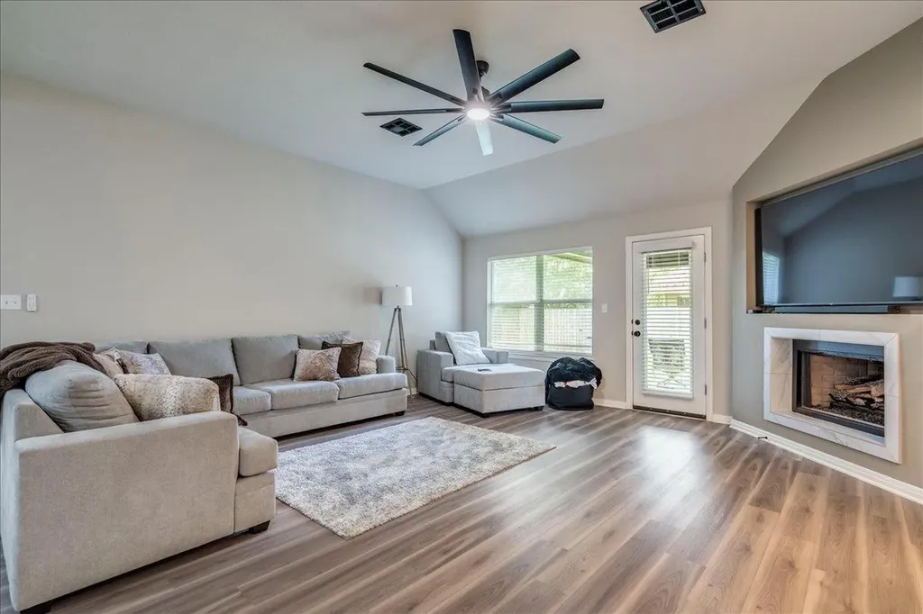 2133 Sid Allens Drive Buda TX 78610