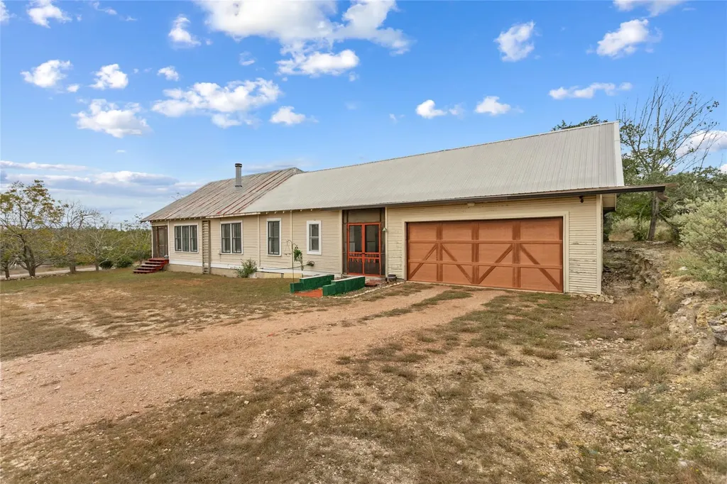 500 Springlake Drive Dripping Springs TX 78620