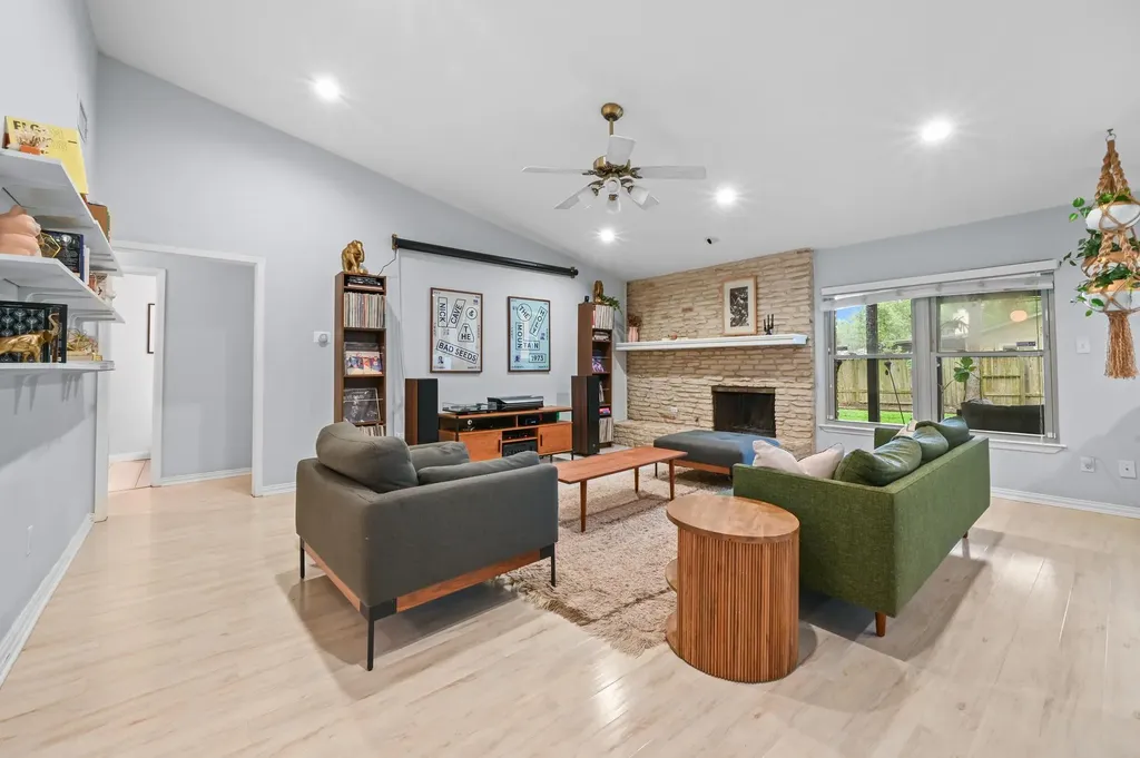 2509 Redleaf Lane Austin TX 78745
