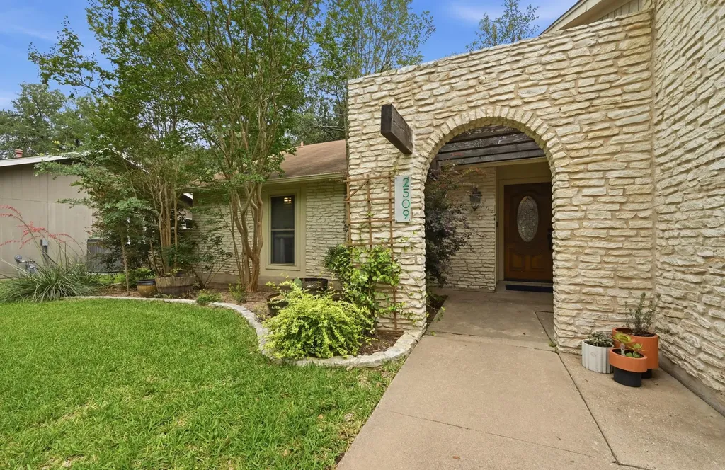 2509 Redleaf Lane Austin TX 78745