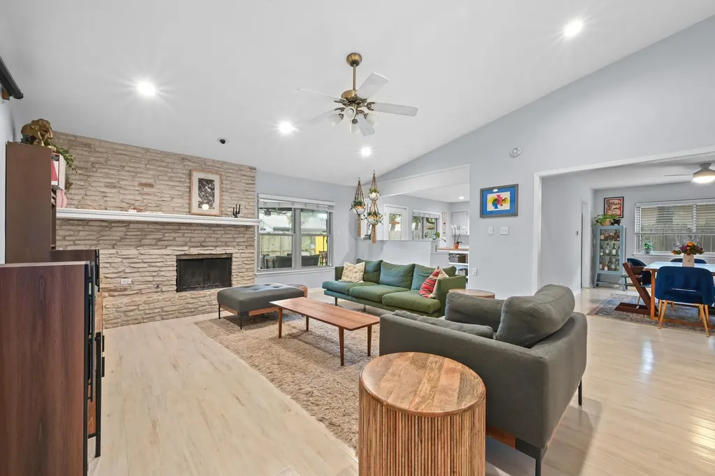 2509 Redleaf Lane Austin TX 78745