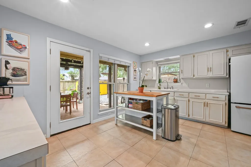 2509 Redleaf Lane Austin TX 78745