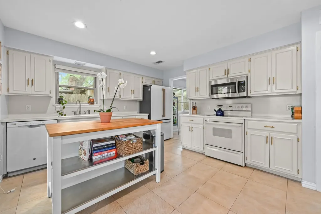 2509 Redleaf Lane Austin TX 78745