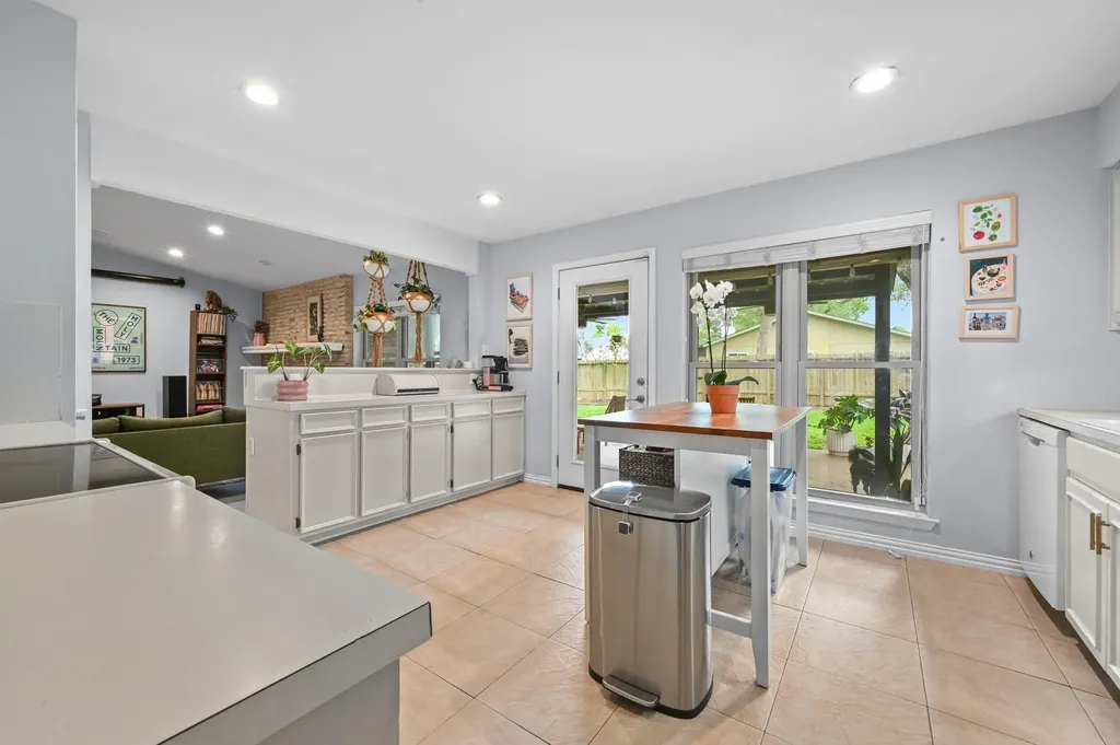 2509 Redleaf Lane Austin TX 78745