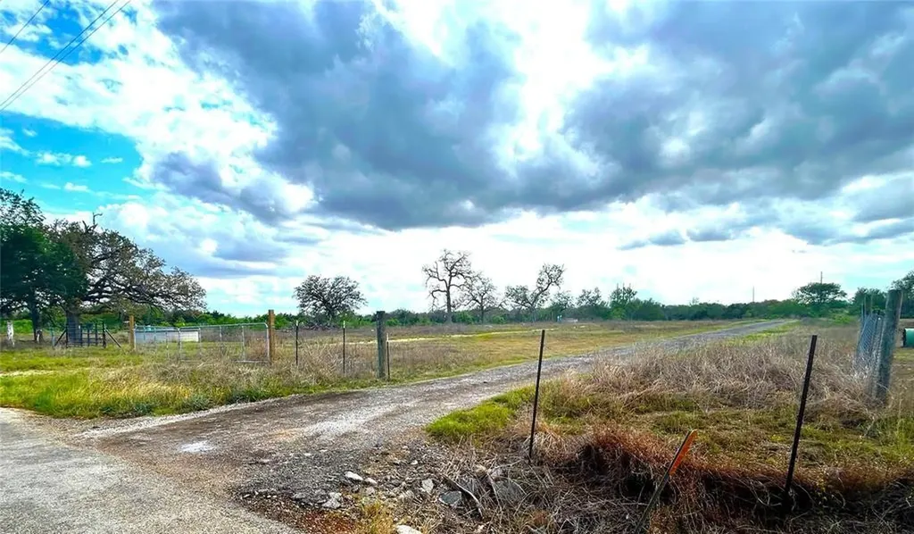1060 Fox Lane Lockhart TX 78644