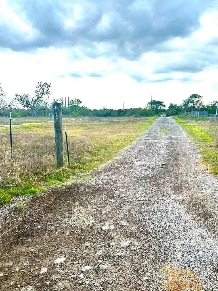 1060 Fox Lane Lockhart TX 78644