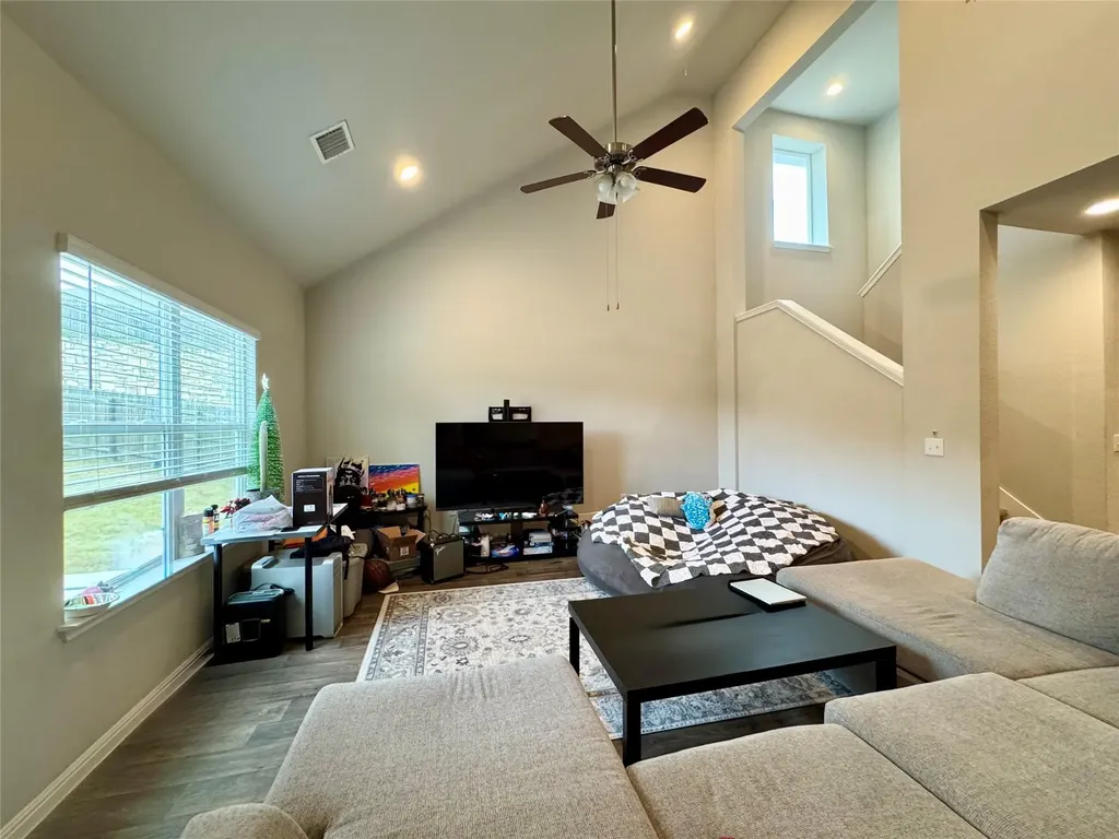 10921 Gonzales Ranger Pass Austin TX 78754
