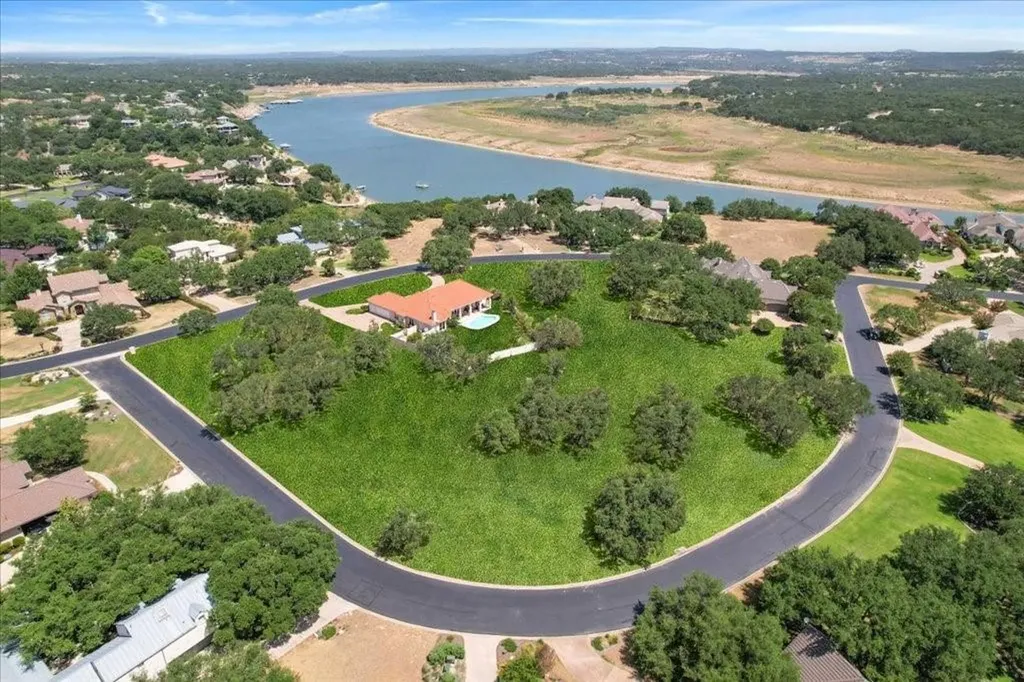 2504 Countryside Circle Spicewood TX 78669