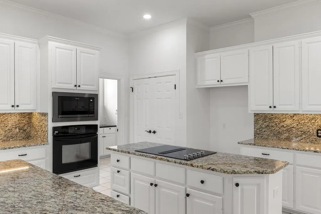1613 Churchwood Cove Austin TX 78746