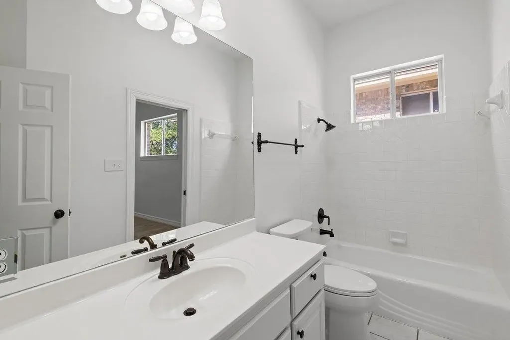 1613 Churchwood Cove Austin TX 78746