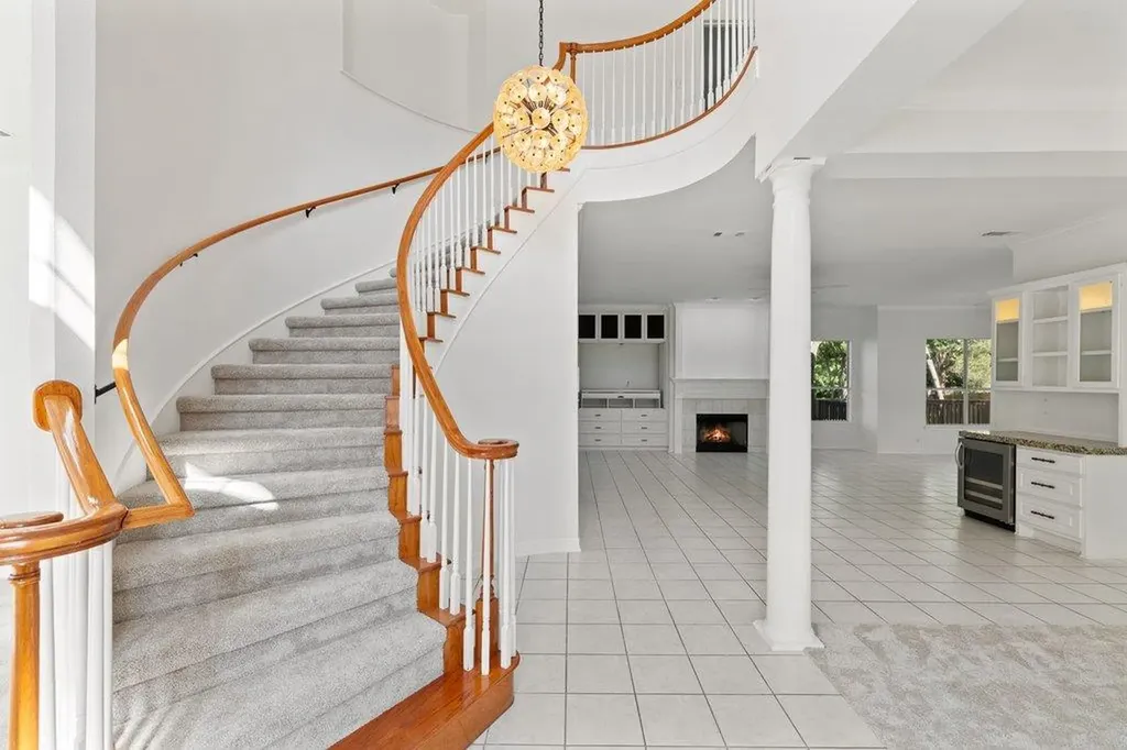 1613 Churchwood Cove Austin TX 78746