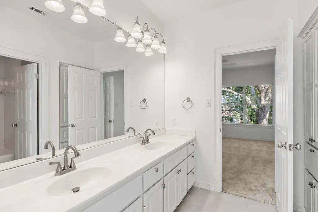 1613 Churchwood Cove Austin TX 78746