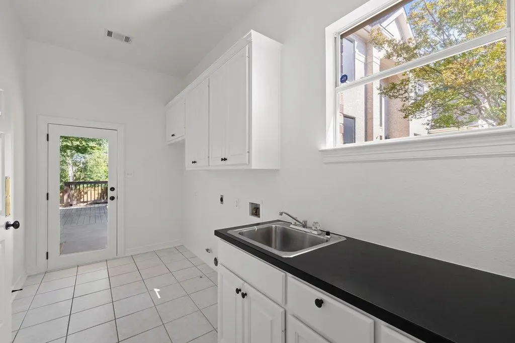 1613 Churchwood Cove Austin TX 78746