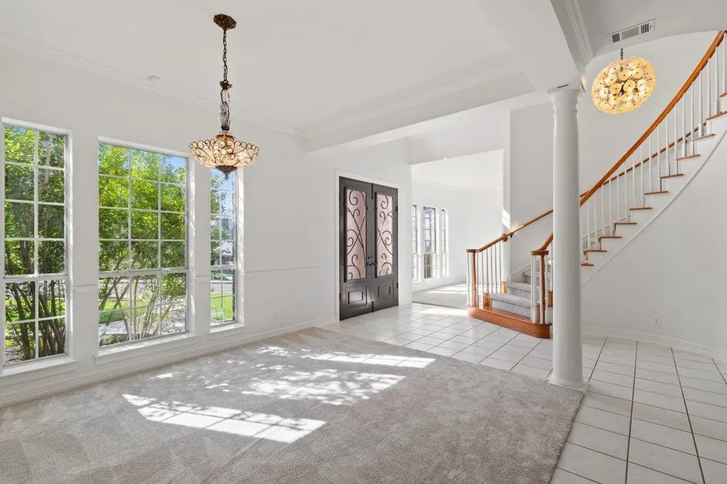 1613 Churchwood Cove Austin TX 78746
