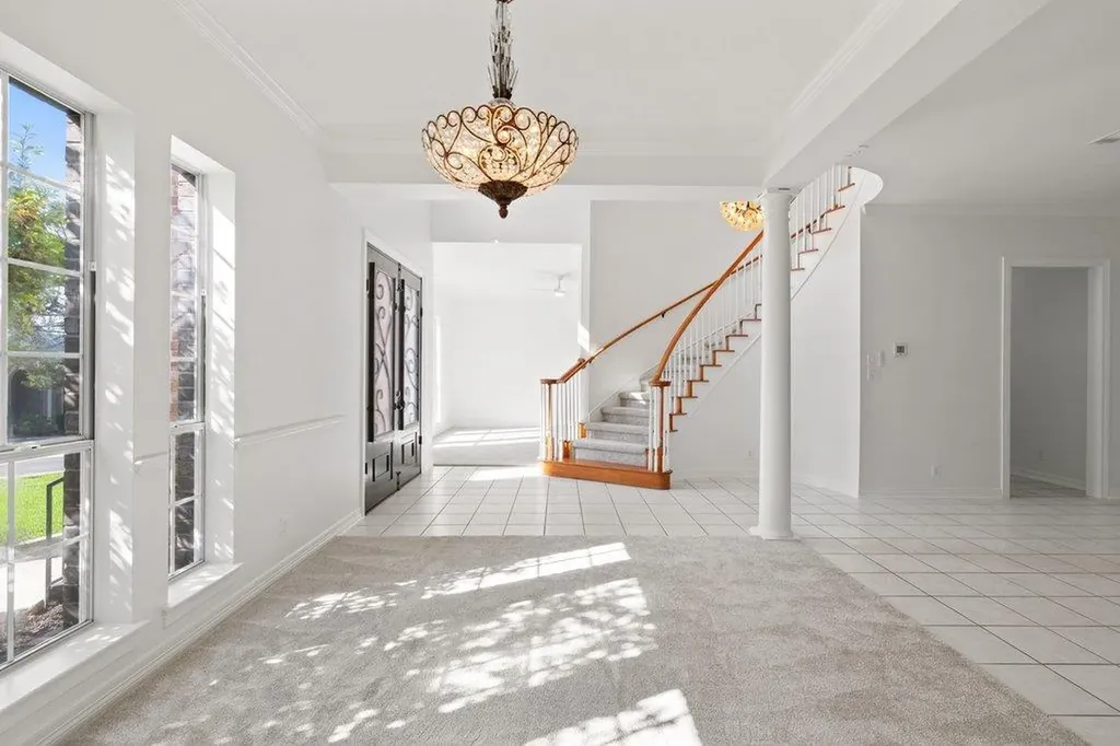 1613 Churchwood Cove Austin TX 78746