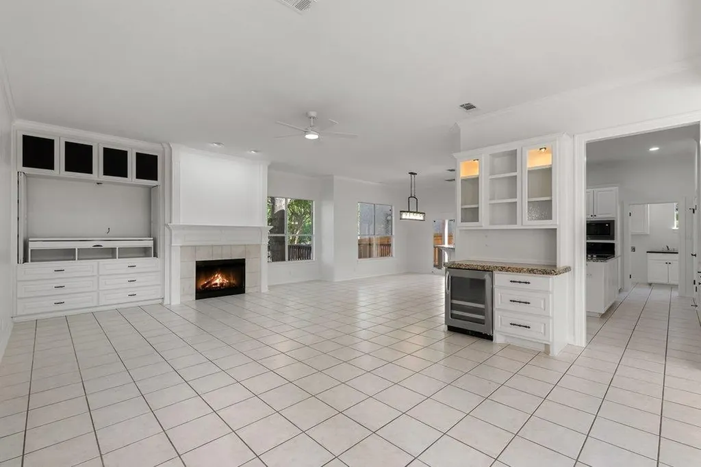 1613 Churchwood Cove Austin TX 78746