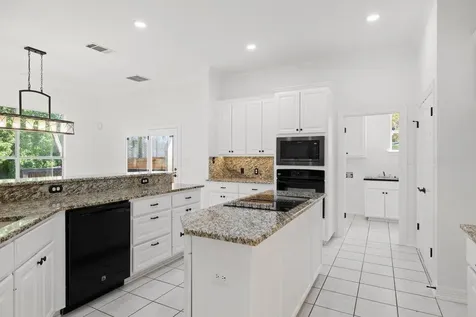 1613 Churchwood Cove Austin TX 78746