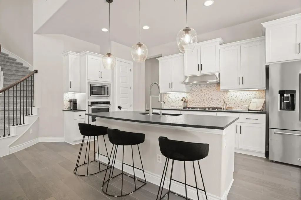 1016 Almeria Bend Leander TX 78641