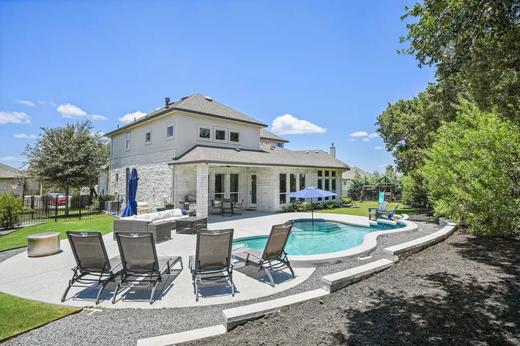 1016 Almeria Bend Leander TX 78641
