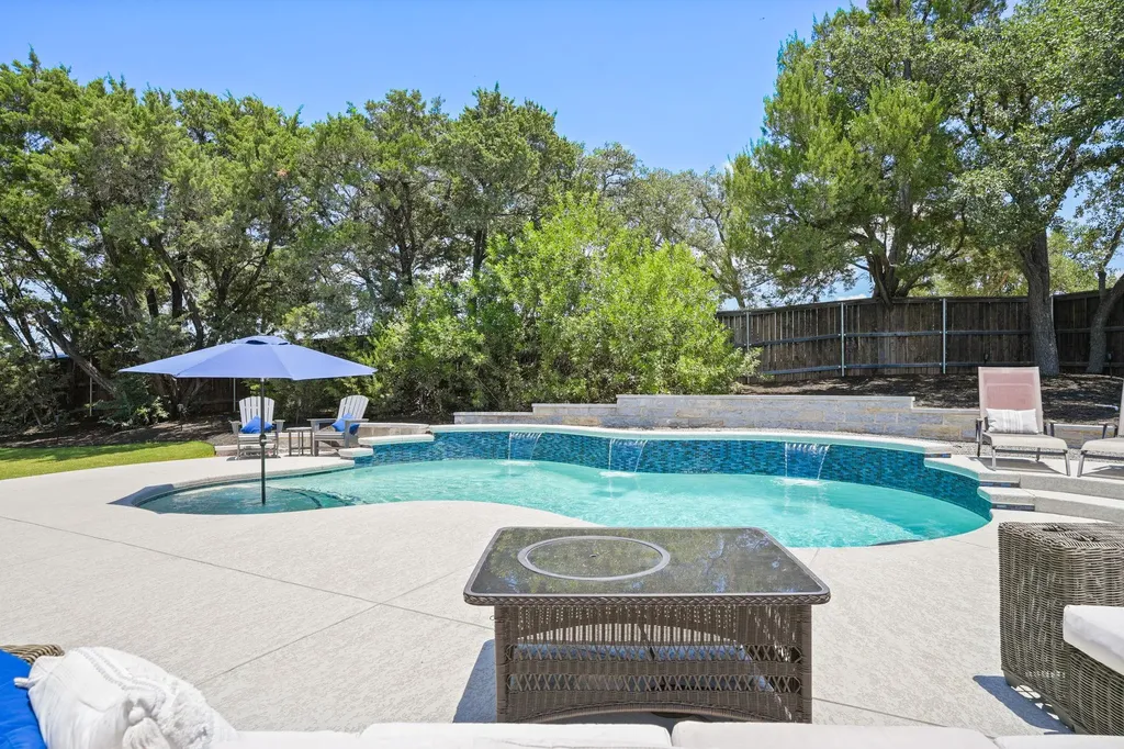 1016 Almeria Bend Leander TX 78641