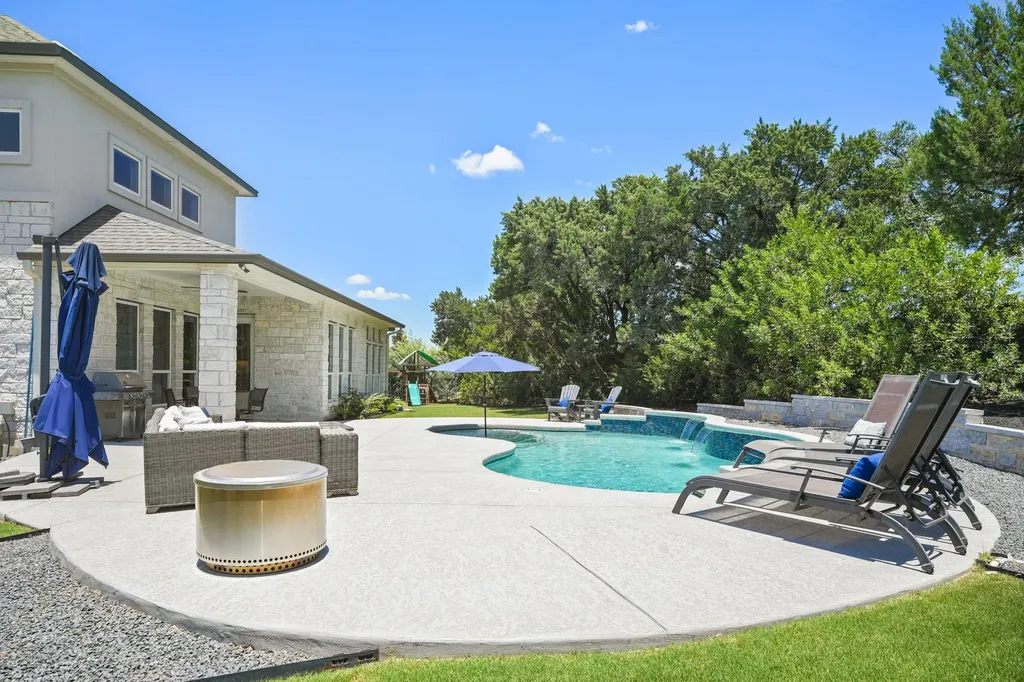 1016 Almeria Bend Leander TX 78641
