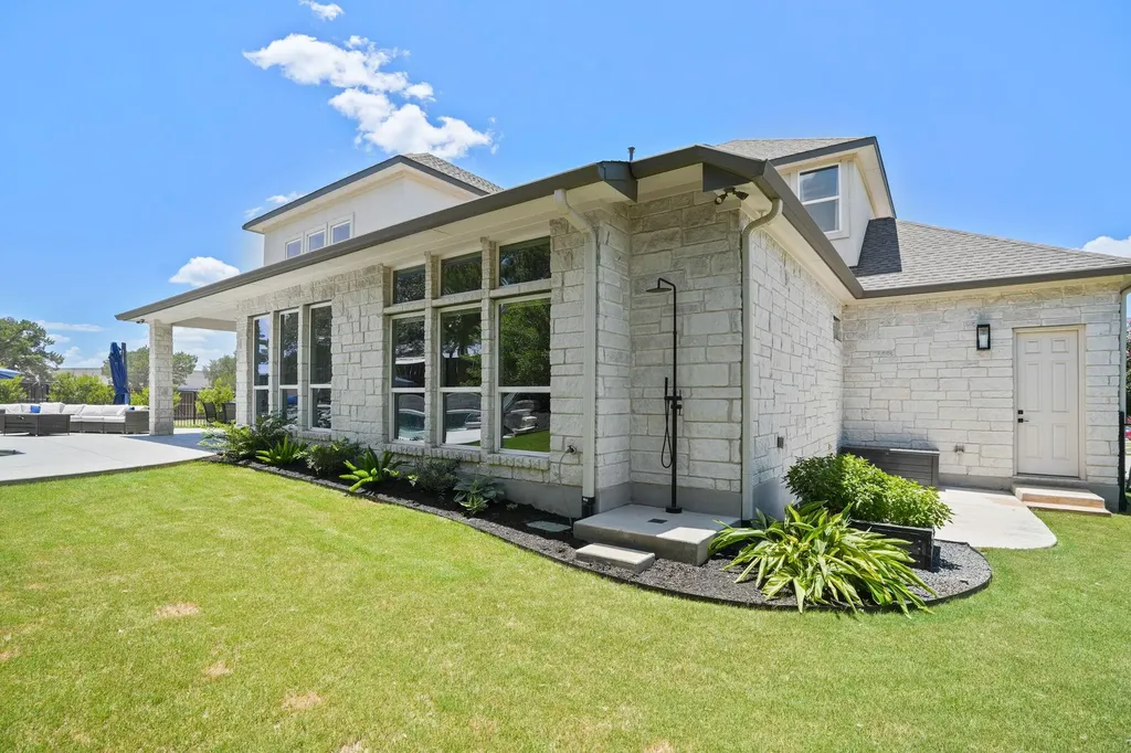 1016 Almeria Bend Leander TX 78641