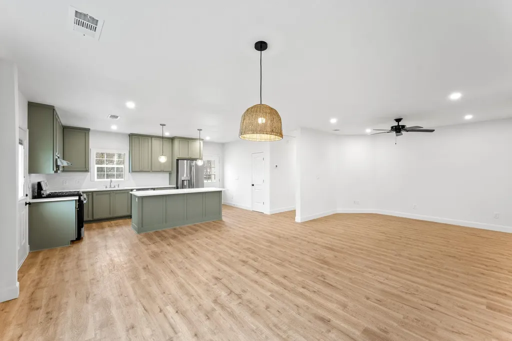 664 E Galveston Street Giddings TX 78942