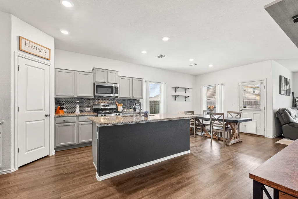 136 Copper Lane Kyle TX 78640