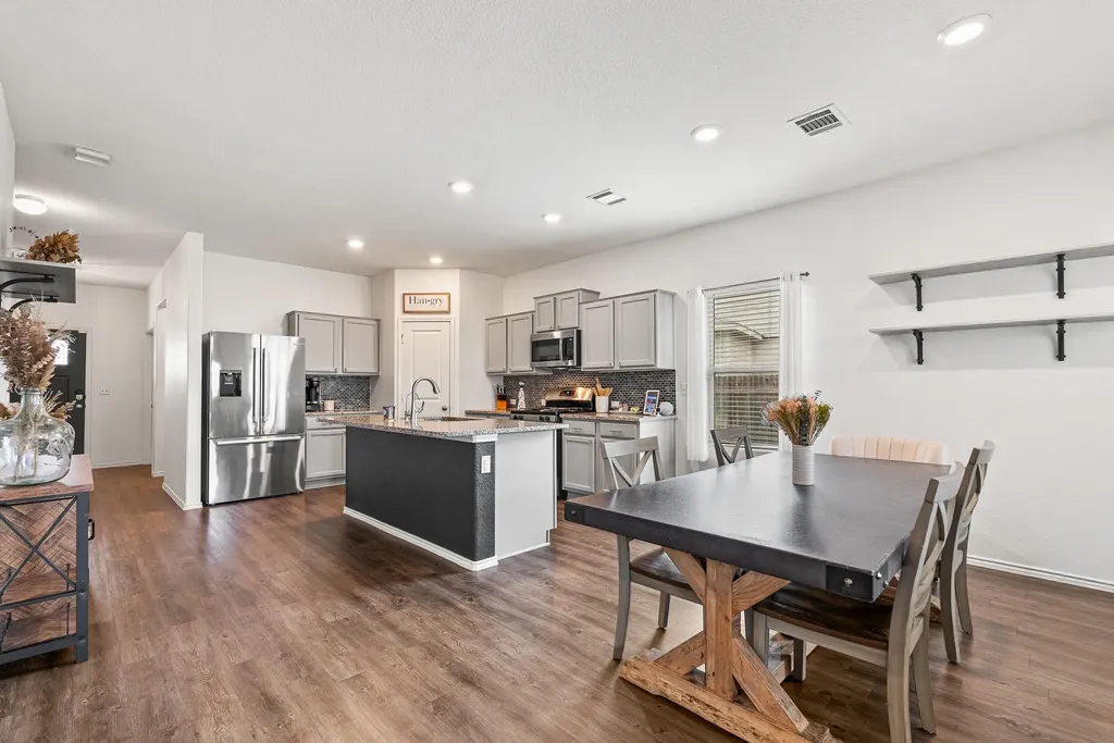 136 Copper Lane Kyle TX 78640