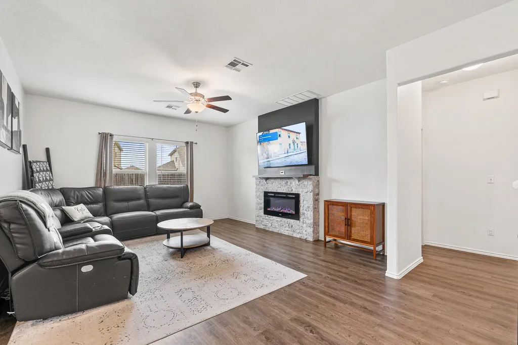 136 Copper Lane Kyle TX 78640