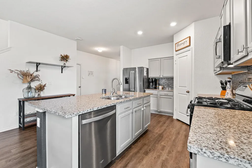 136 Copper Lane Kyle TX 78640