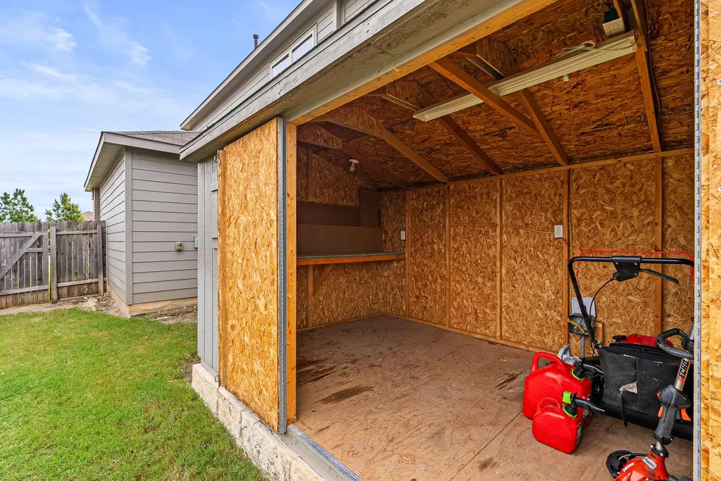 136 Copper Lane Kyle TX 78640