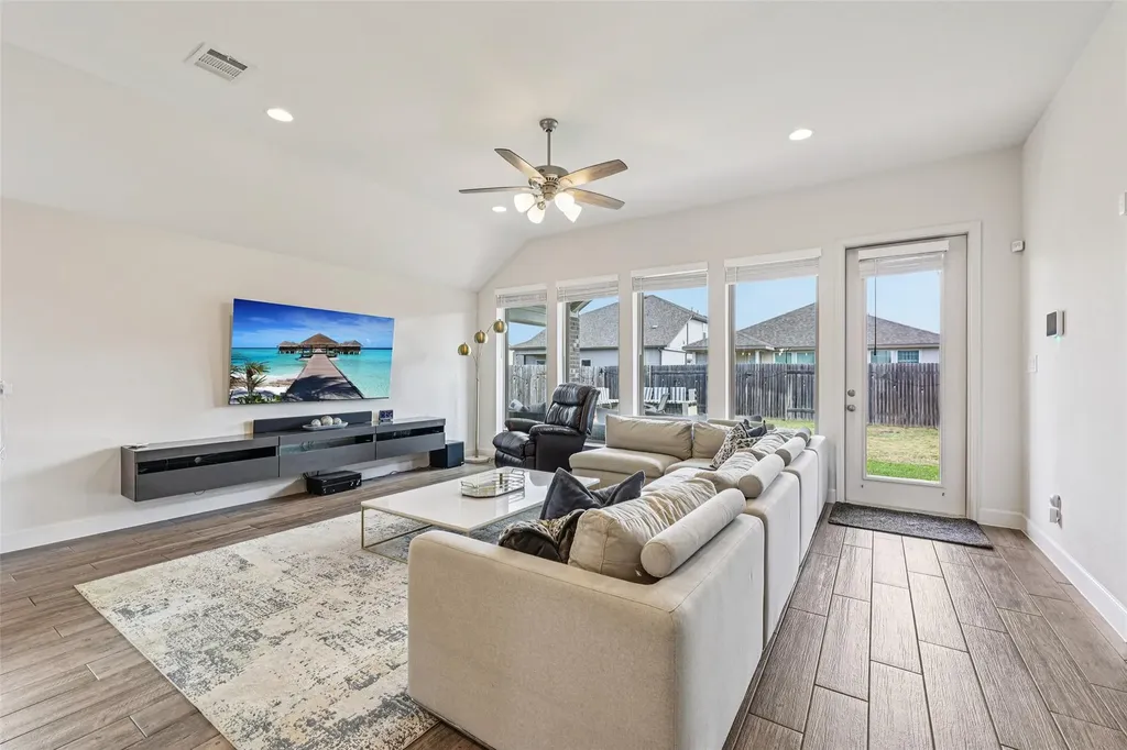 14521 Kira Lane Manor TX 78653