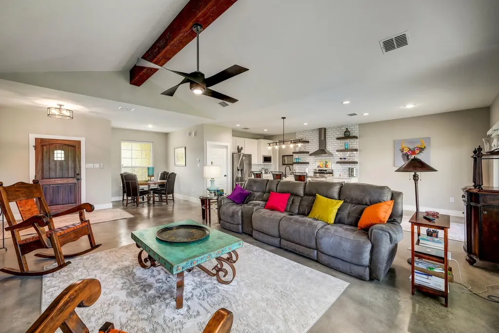 202 Falling Oak Drive Blanco TX 78606