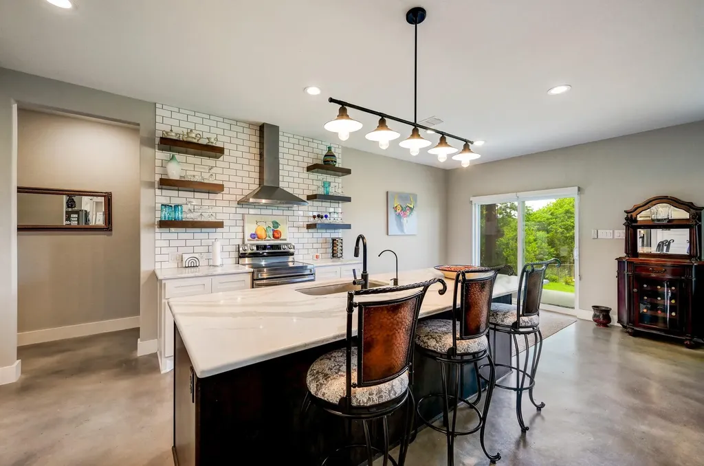 202 Falling Oak Drive Blanco TX 78606