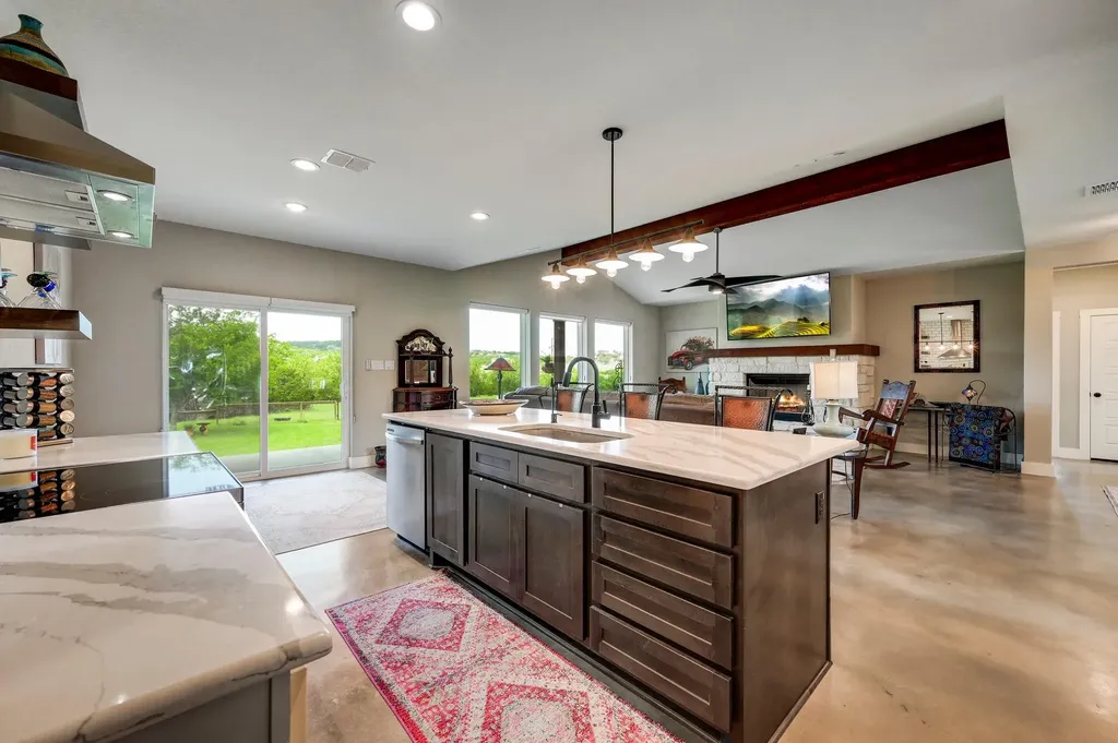 202 Falling Oak Drive Blanco TX 78606