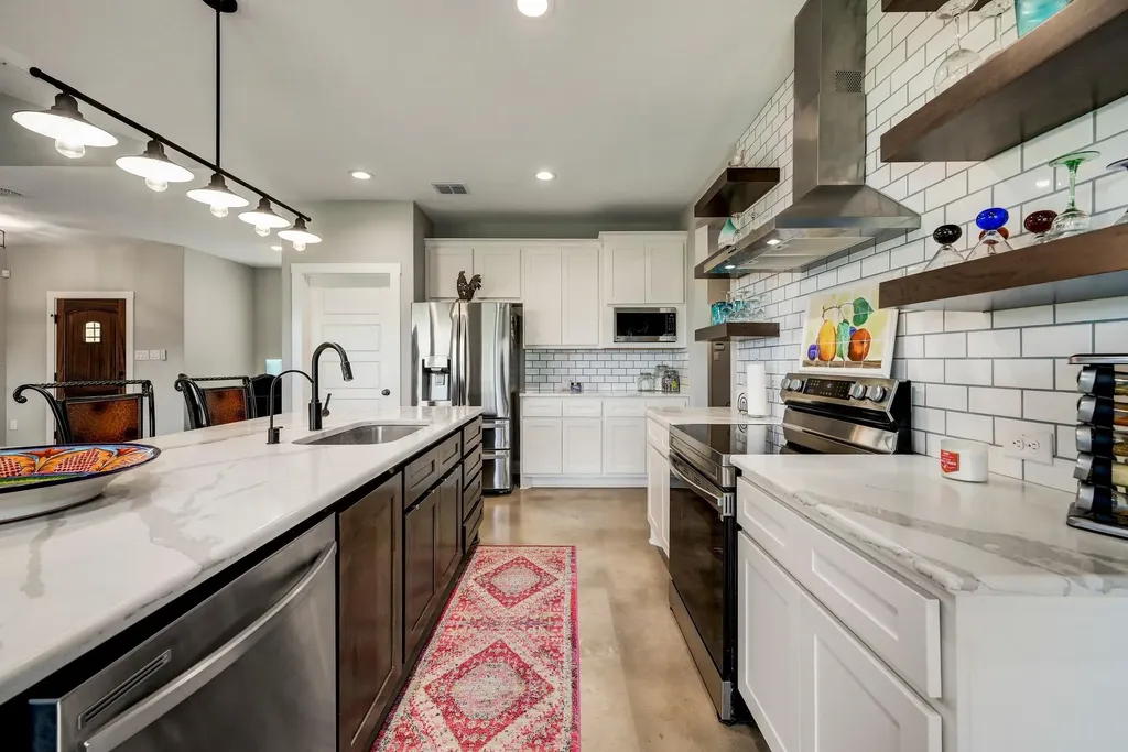 202 Falling Oak Drive Blanco TX 78606