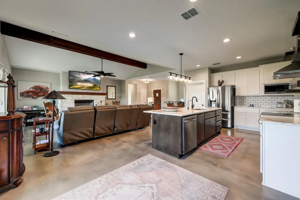 202 Falling Oak Drive Blanco TX 78606