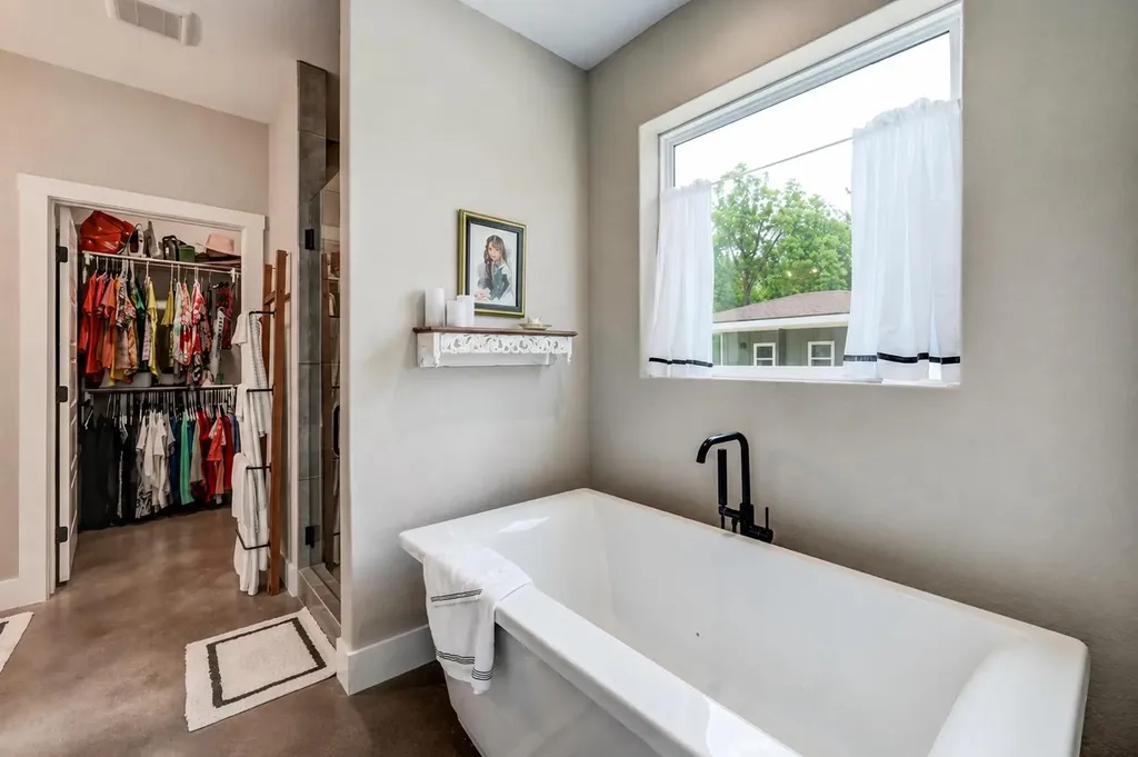 202 Falling Oak Drive Blanco TX 78606