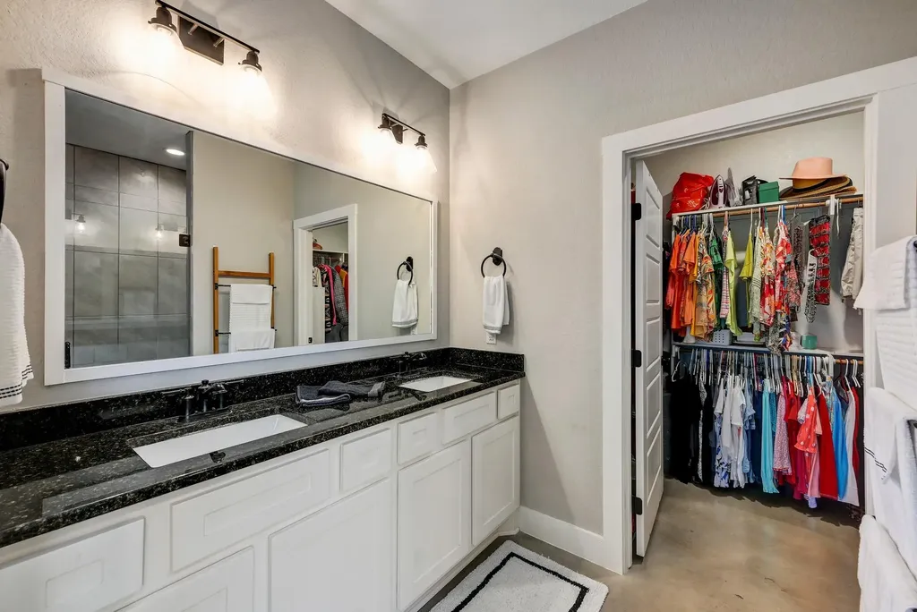 202 Falling Oak Drive Blanco TX 78606