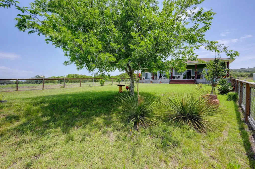 202 Falling Oak Drive Blanco TX 78606