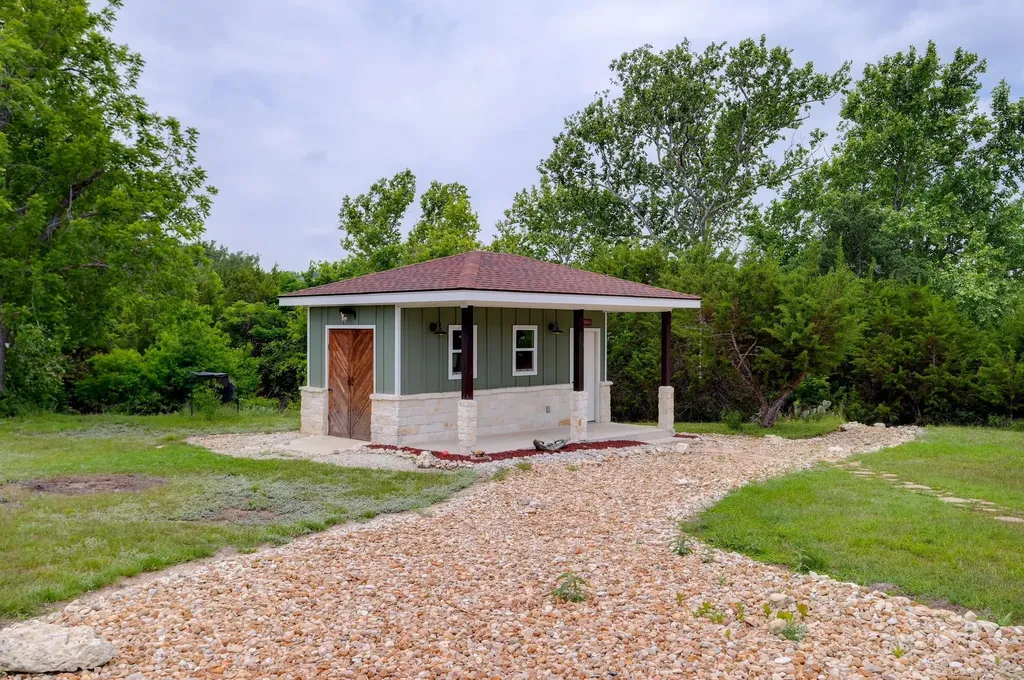 202 Falling Oak Drive Blanco TX 78606